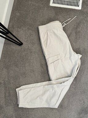 H&M Men’s Cargo Joggers Cream Medium